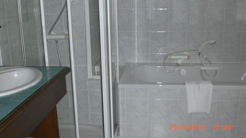 Auberge De L'Atre Quarré-les-Tombes 部屋 写真